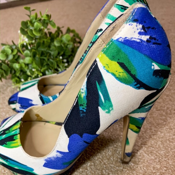 JustFab Floral Heels size 6 - Picture 4 of 4
